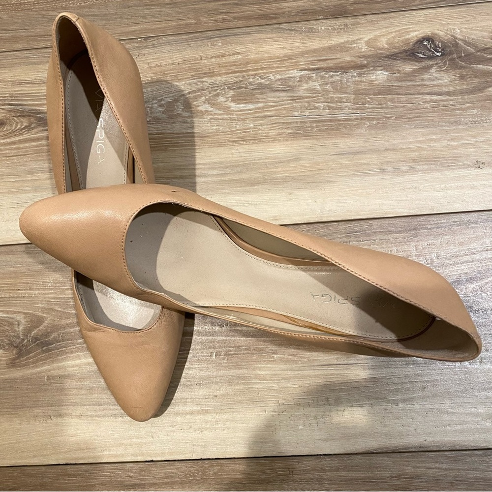 Via Spiga Women's Beige Leather Heels
Heel is 2.5 inches